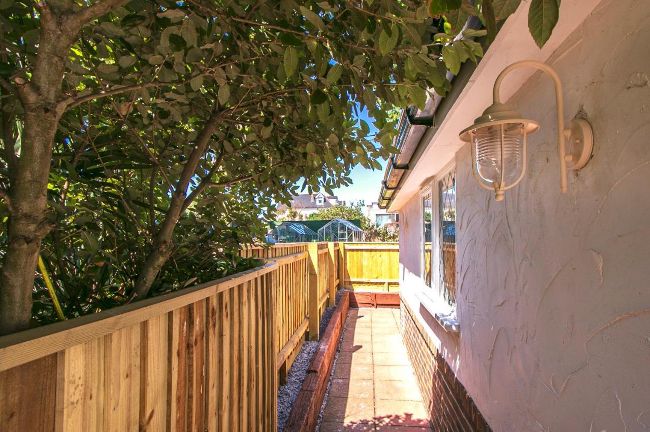 The Annex - Unparalleled Beach Front Luxury Accommodation - Private South West Facing Patio Area - Pet Friendly - Sky - Netflix - Super Fast Wi-Fi - Stones Throw To The Beach Борнмут Екстер'єр фото