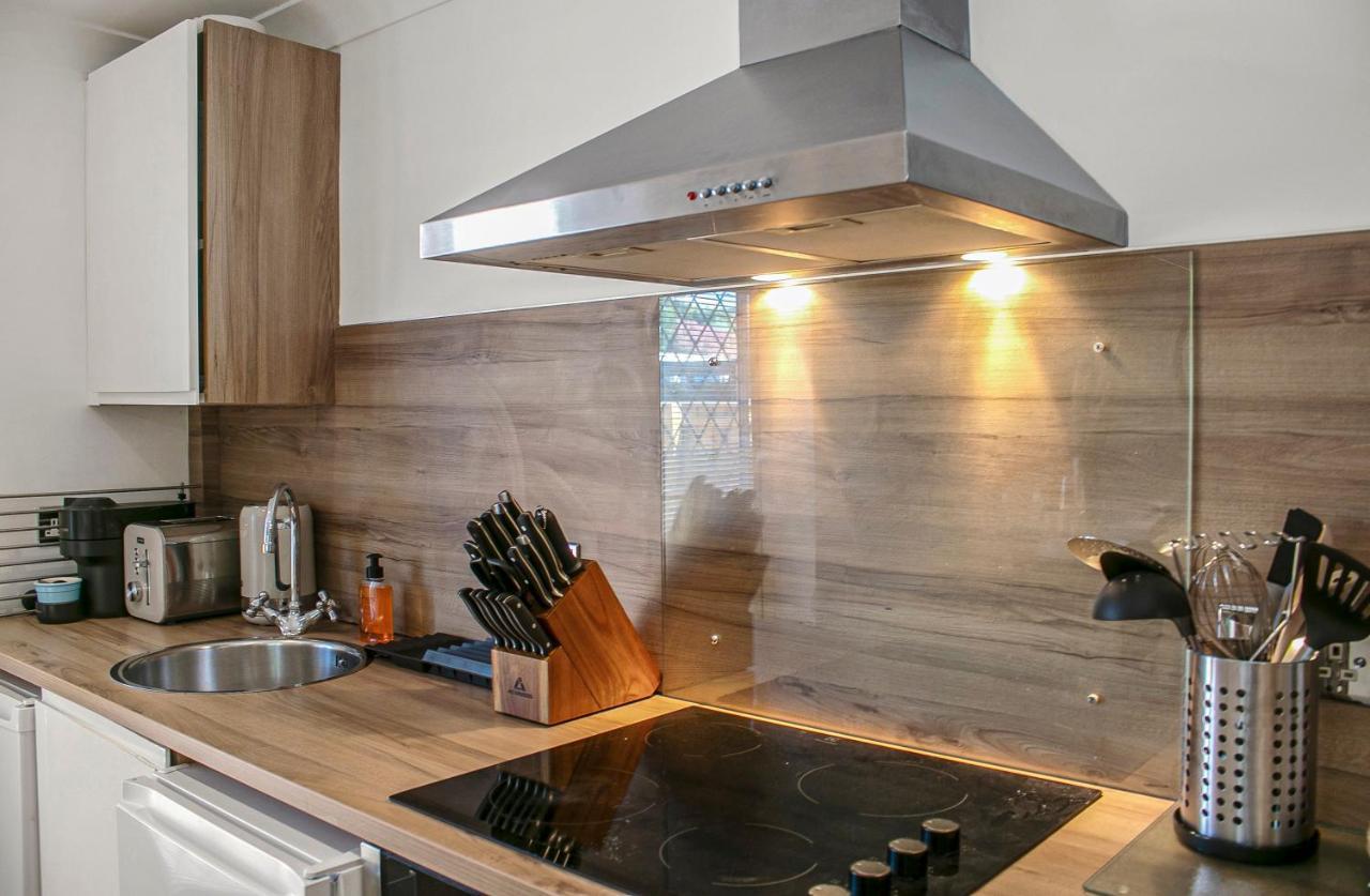 The Annex - Unparalleled Beach Front Luxury Accommodation - Private South West Facing Patio Area - Pet Friendly - Sky - Netflix - Super Fast Wi-Fi - Stones Throw To The Beach Борнмут Екстер'єр фото